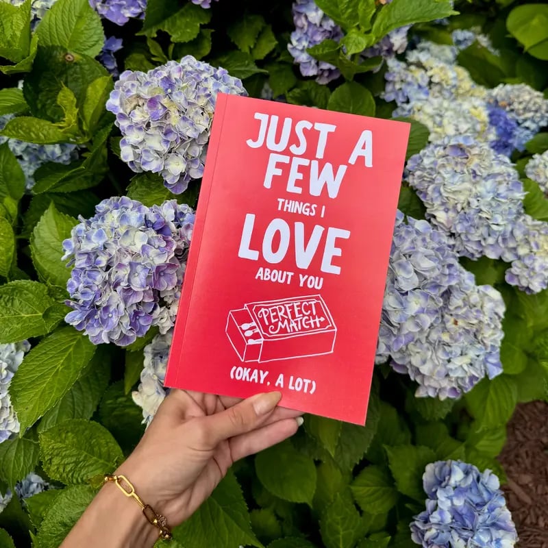 Just A Few Things I Love About You (Okay, A Lot) Romantic Couples Fill-In-The-Blank Gift Book.