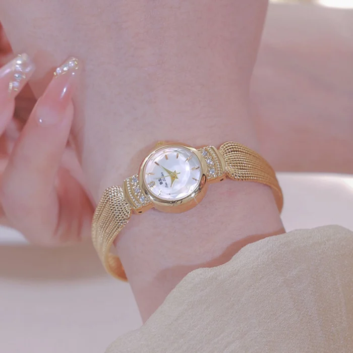 Golden Quartz Small String Wristwatch 3