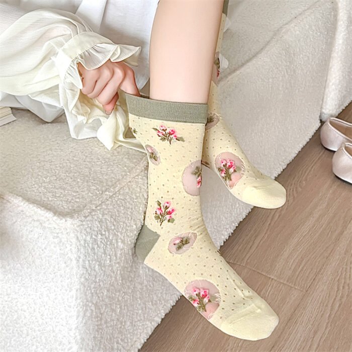 New Women Socks Thin Summer New Fresh Girls Sweet Lace Flower Socks Breathable Hollow Out Ladies Fashion Transparent Socks Comfy 2