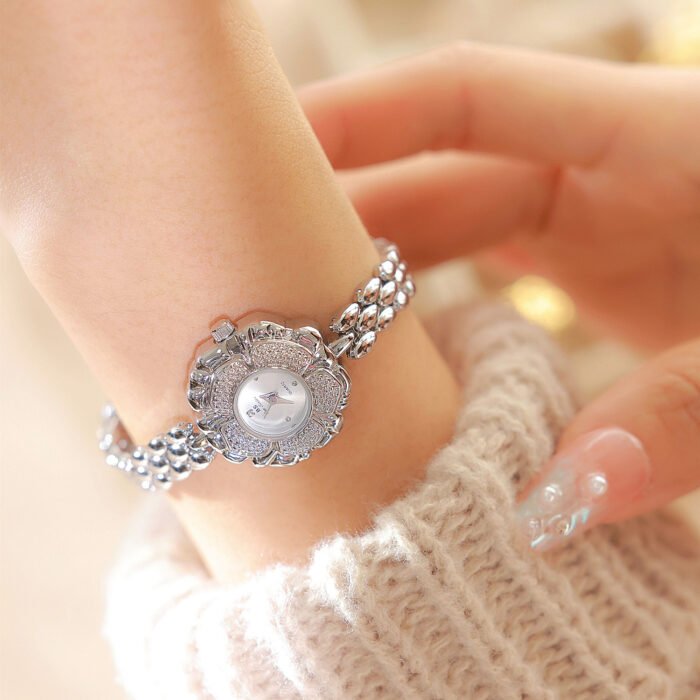 Flower Dial Quartz Wristwatch – Silver 5