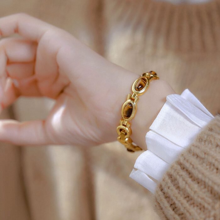 Gold Retro Metal Bracelet Waterproof Watch 5