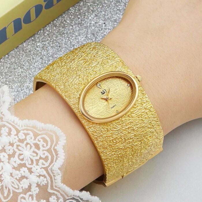Gold Luxury Bark Pattern Bracelet Watch 2