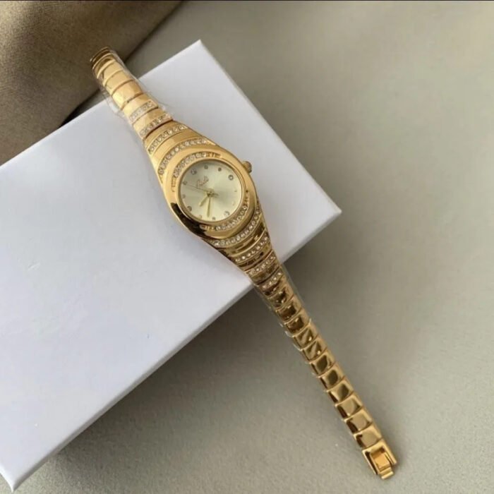 Gold Quartz Wrist Watch 2