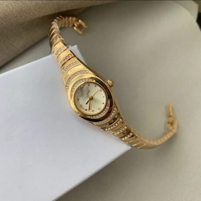 Gold Quartz Wrist Watch 3
