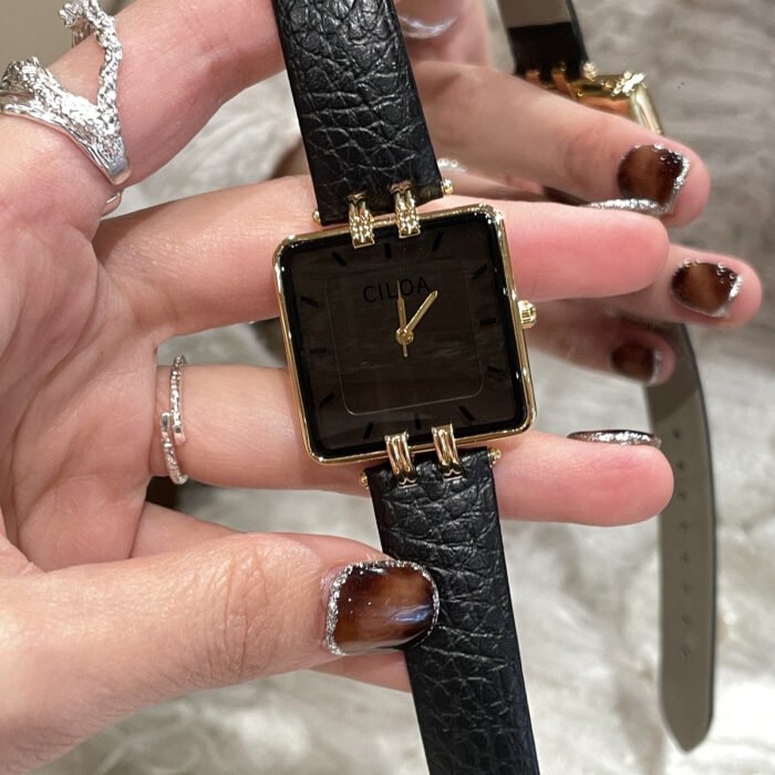 Large Square Quartz Wristwatch 5
