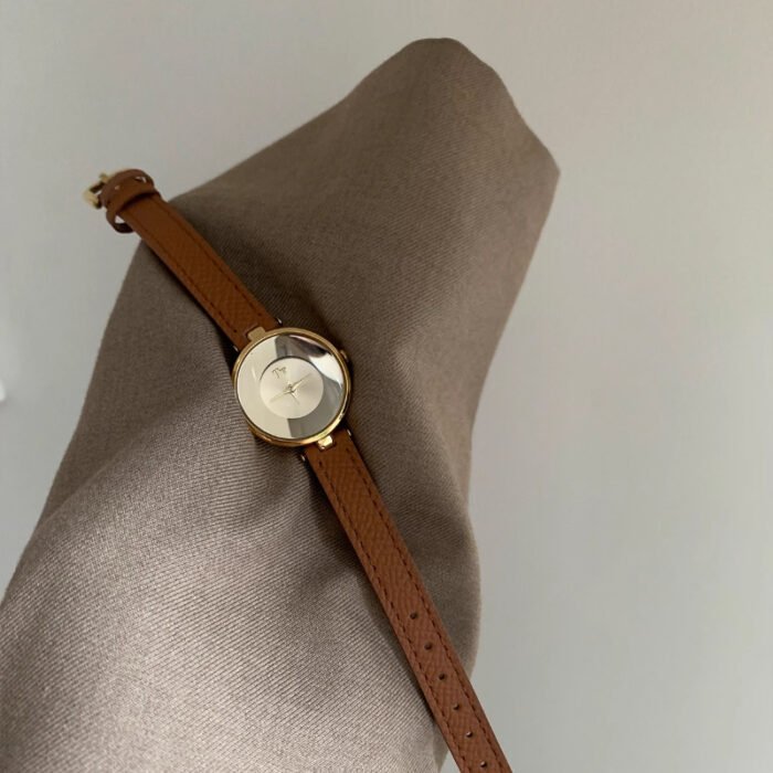 Elegant Circle Hook Wrist Watch 3