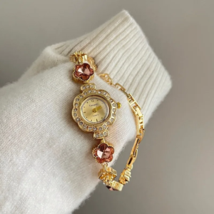 Petal-shaped four-leaf clover bracelet Watch