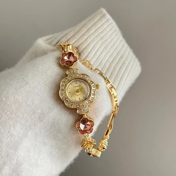 Vintage gold petal-shaped four-leaf clover bracelet Watch 1