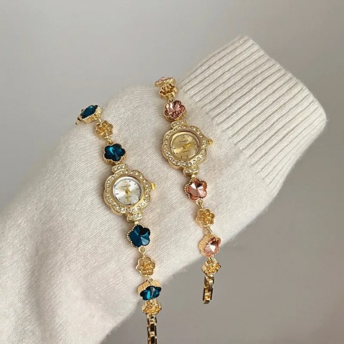 Vintage gold petal-shaped four-leaf clover bracelet Watch 6